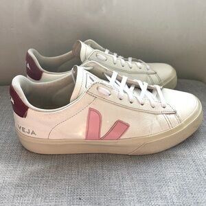 Veja Campo sneakers. Size 7.